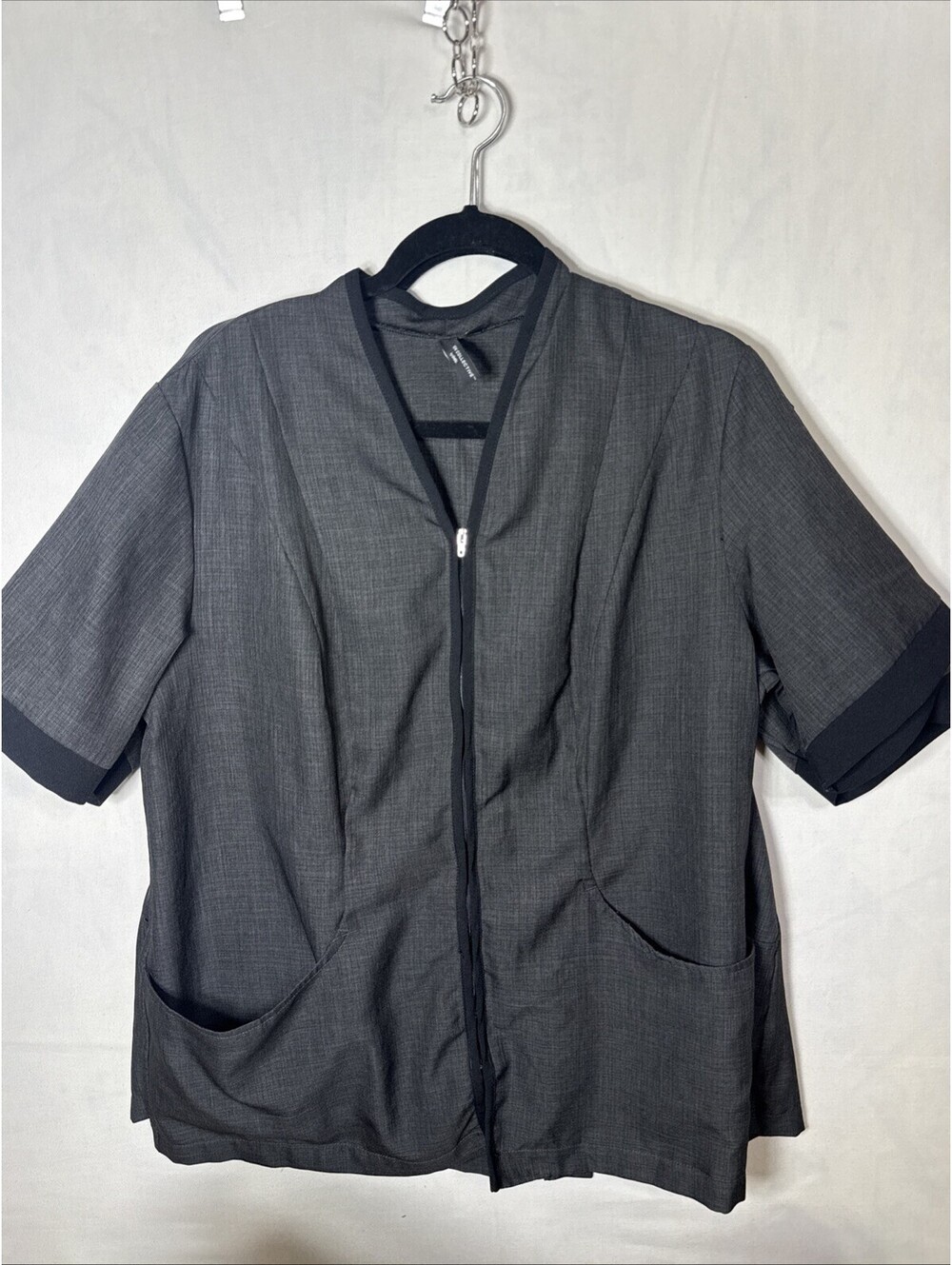 Lot of 2 Cintas Collective Medical Scrub Tops Zip Front Gray Short Sleeve Large
